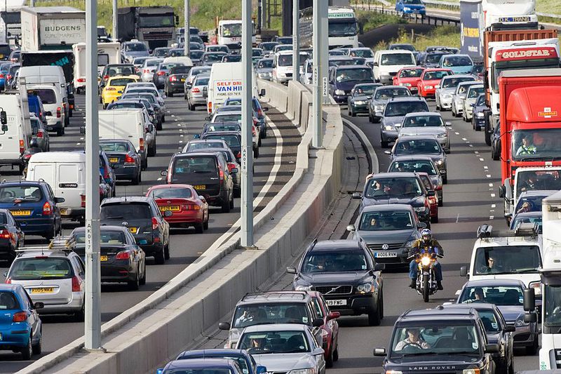 Motorräder im Stau - Was ist erlaubt?