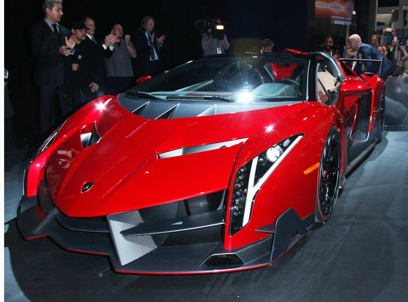 Mit seinen 9 Exemplaren gehört der Lamborghini Veneno Roadster zu den Sammlerstücken bei den Autos.