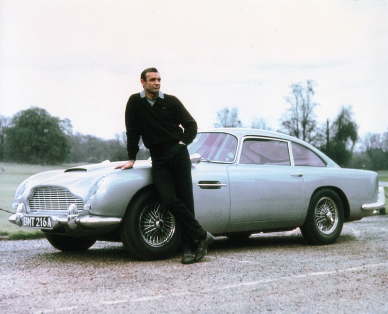 Eines der bekanntesten Autos in der Filmreihe James Bond ist der Aston Martin.