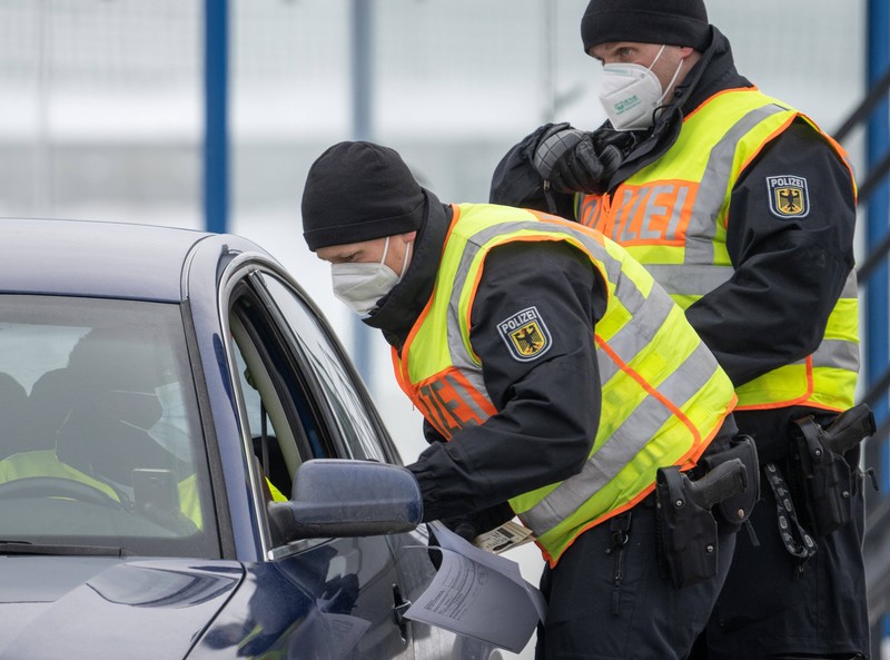 Die Polizei verteilt Knöllchen.