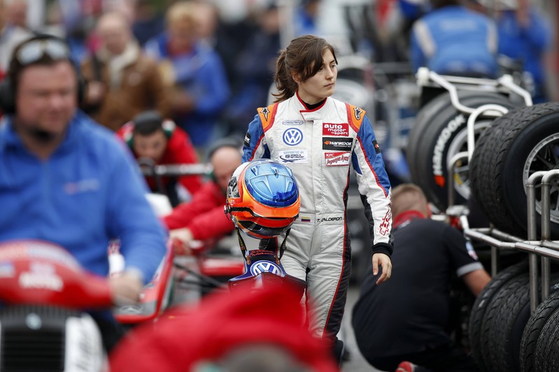 Tatiana Calderón hat bereits an verschiedenen Formel Serien teilgenommen.
