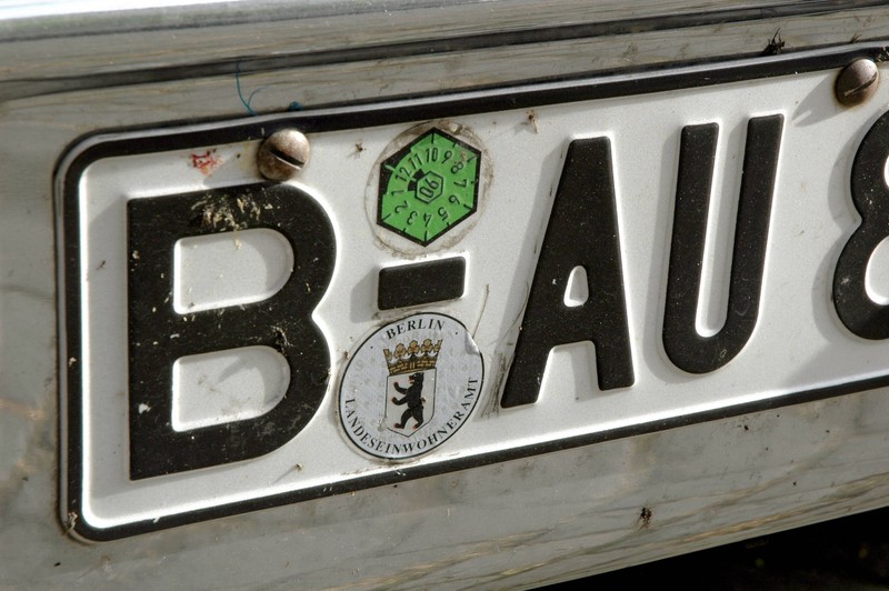 B-KFZ-Kennzeichen ist in Berlin ansässig.