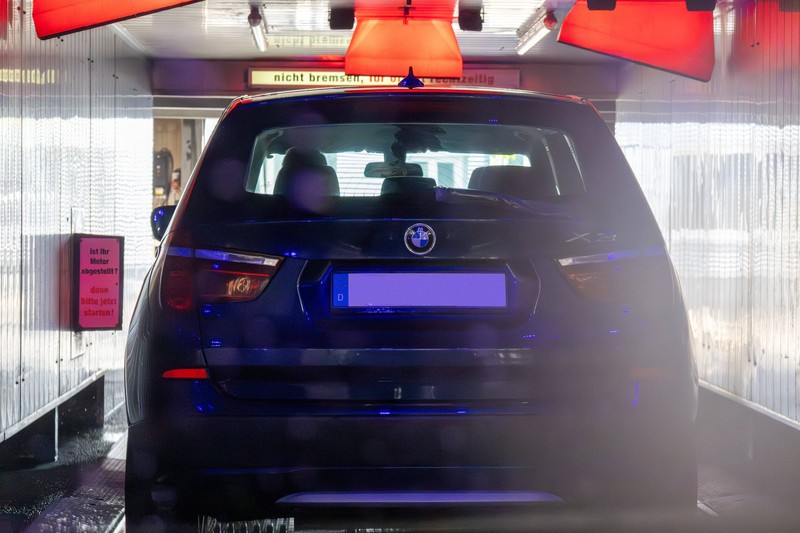 Viele glauben ihr Auto würde in der Waschanlage Kratzer bekommen.