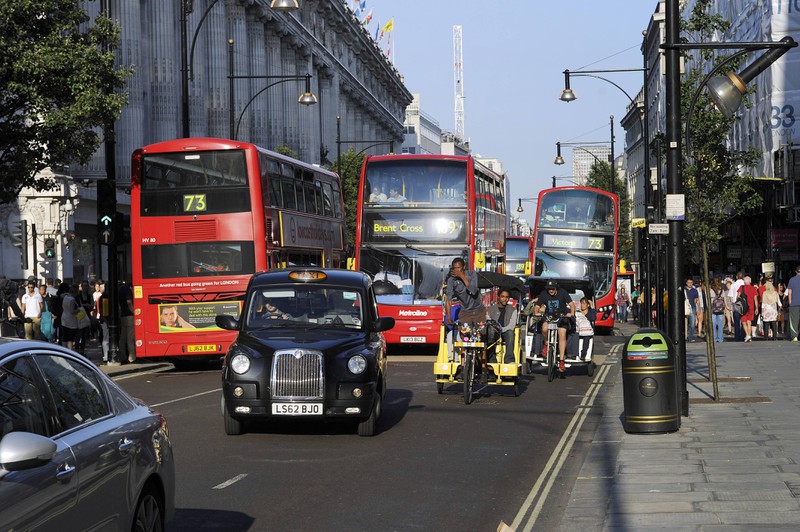 In London wirst du damit rechnen müssen, längere Zeit im Stau zu stehen.
