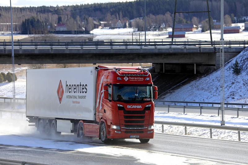 Wie lange müssen LKW-Fahrer*innen täglich ruhen?