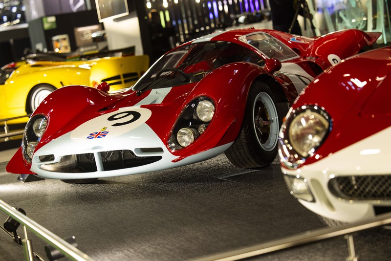 Den Ferrari 412 P aus 1967 wurde nicht nur als Rennwagen sondern auch für den normalen Straßenverkehr gebaut.