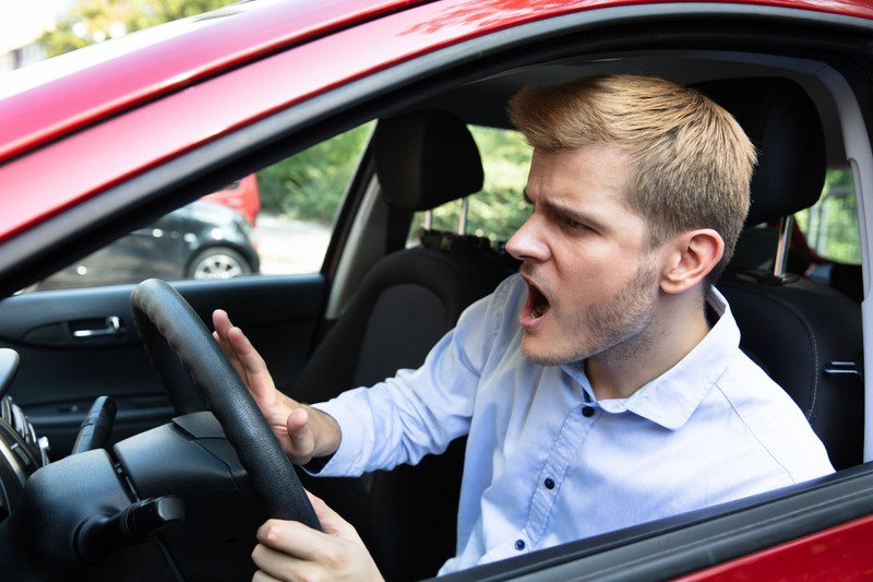Geübte Fahrer lassen ihren Frust auf der Straße schnell andere spüren.