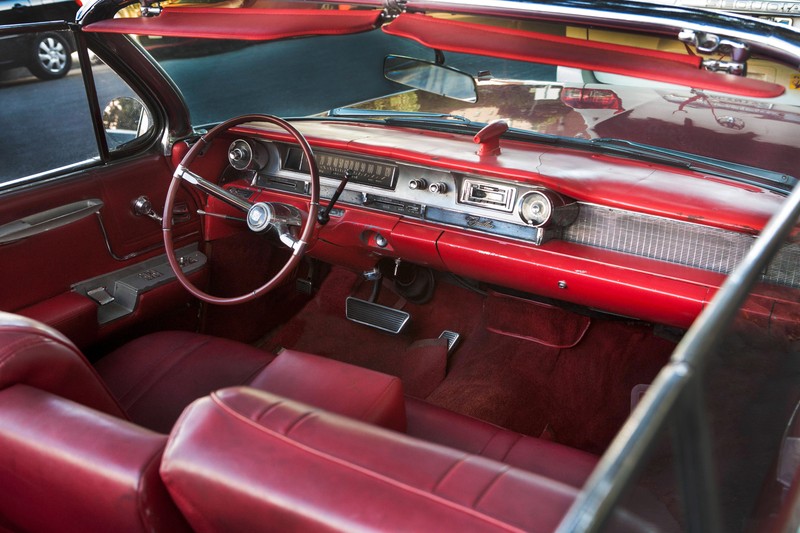 Es ist wichtig die Sitze eines Autos regelmäßig zu reinigen. Sonneneinstrahlung kann sie verblassen lassen.