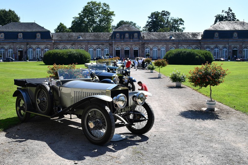 Rolls Royce sind Autos mit besonders hoher Qualität und Langlebigkeit.