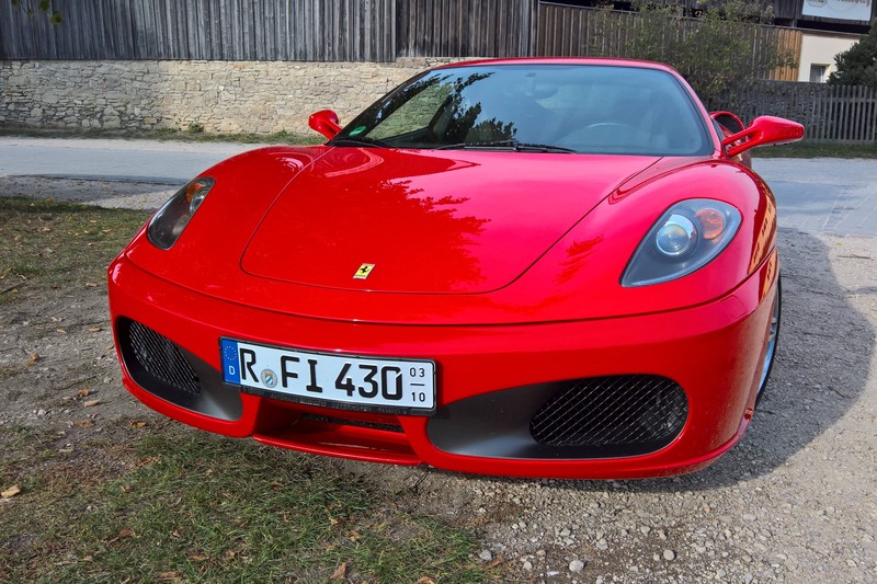 Beim Saisonkennzeichen ist die Gültigkeitsdauer des Fahrzeug ablesbar.