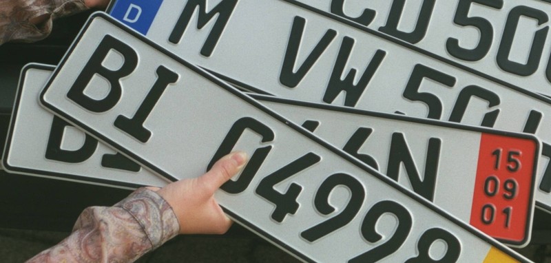 Das Ausfuhrkennzeichen mit dem roten Rand sieht man selten.