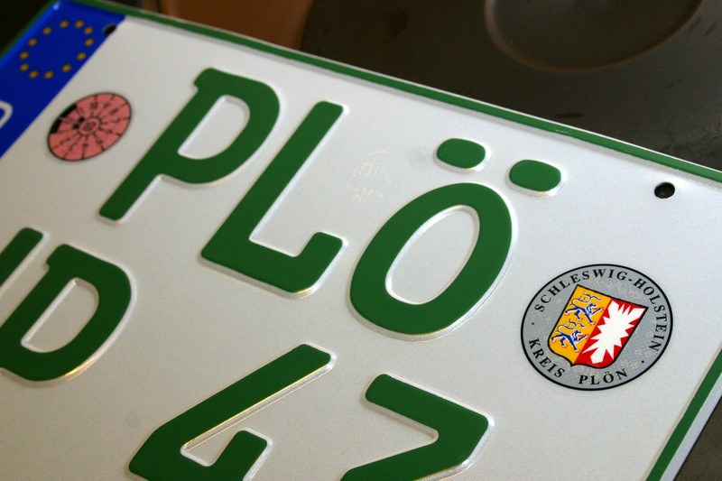 Grüne Kennzeichen sind für steuerbefreite Kraftfahrzeuge gedacht.