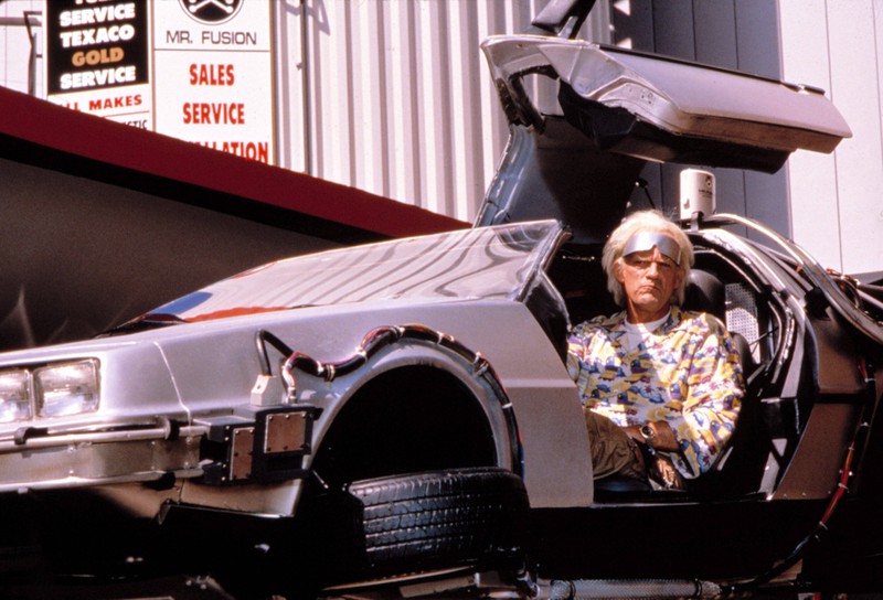 Der DeLorean war auch im Film ein Benzin betriebenes Auto.
