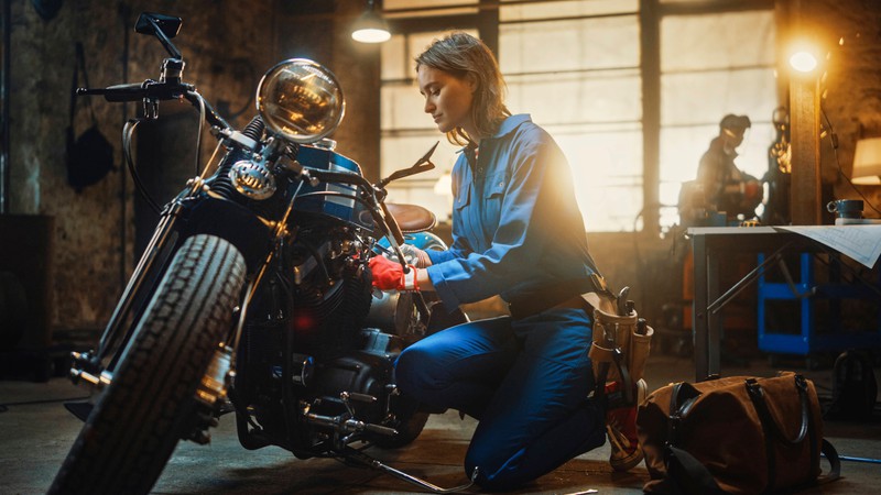 Dein Motorrad solltest du regelmäßig in die Werkstatt bringen, um es auf seine Sicherheit überprüfen zu lassen.