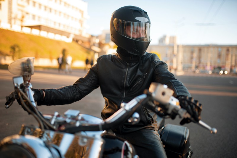 Motorradfahren bedeutet viel Spaß, doch man sollte auf Sicherheitsvorkehrungen achten.