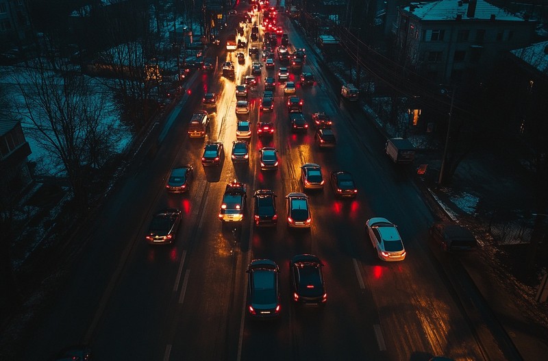 Im dichten Verkehr lohnt es sich nicht, permanent die Spur zu wechseln.