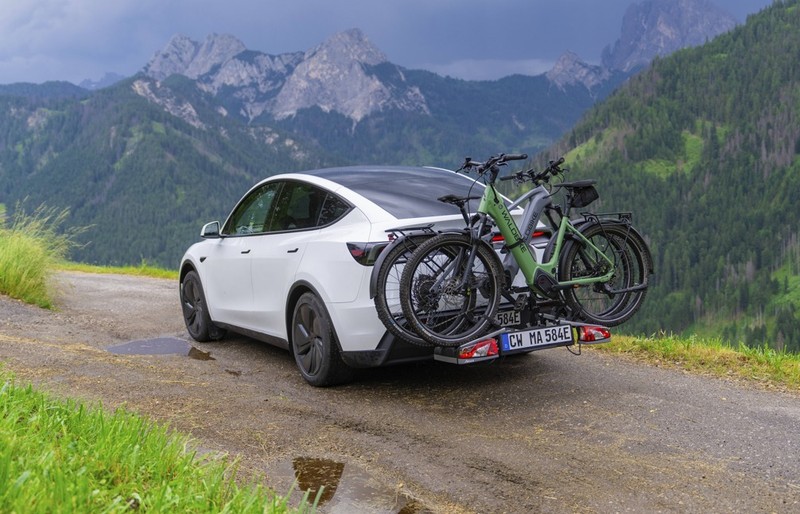 Italien: Beim Fahrradtransport muss man weiterhin Warntafeln verwenden.