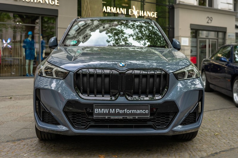 Beliebte Marke in Deutschland: Der BMW X1 ist ein kompakter SUV, der durch seine Vielseitigkeit und dynamische Fahrleistung besticht.