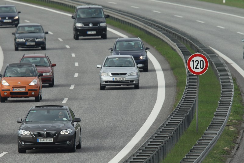 Tempobremse bei neuen Autos: Das erwartet Autofahrer jetzt