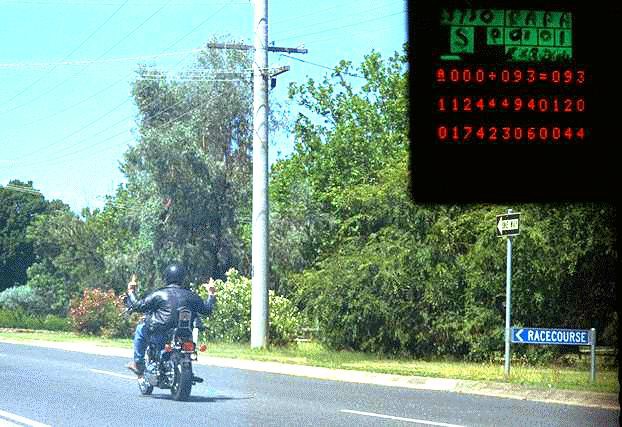 Motorradfahrer auf Blitzerfoto