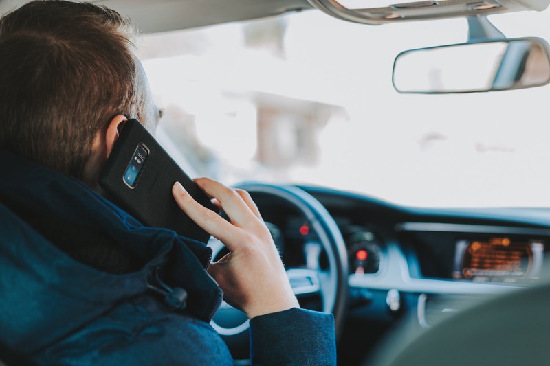 Das Telefonieren an der Tankstelle ist aus guten Gründen verboten