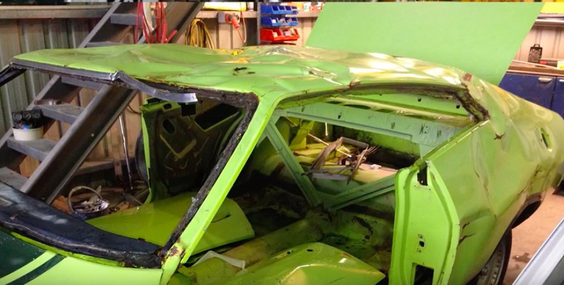 Das Auto mitten im Umbau durch den Sohn