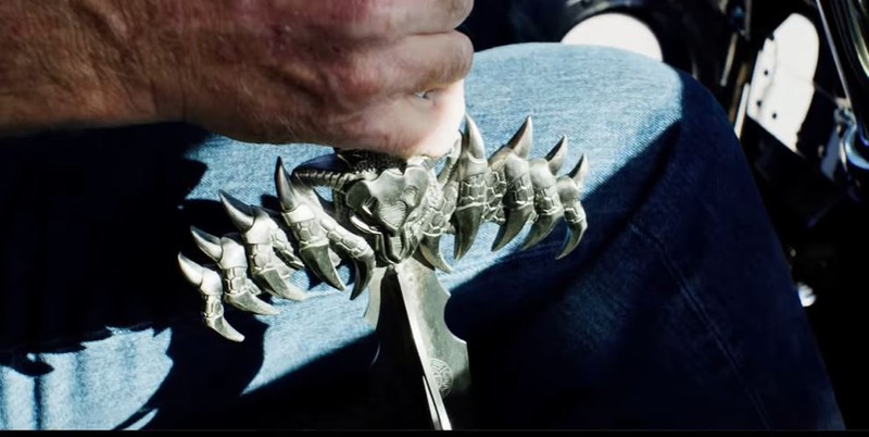 In Thor wurden etliche Gimmicks und teure Teile eingebaut, unter anderem auch ein Schwert als Schalthebel