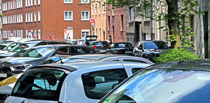 Parksensoren und Kameras bieten zusätzliche Sicherheit beim Einparken.