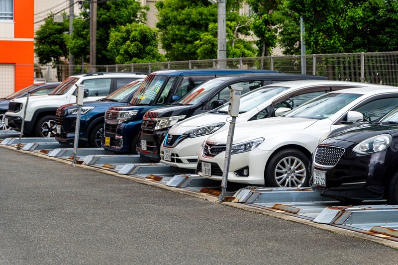Viele haben Angst vor dem rückwärts Einparken, doch es gibt Tipps dagegen