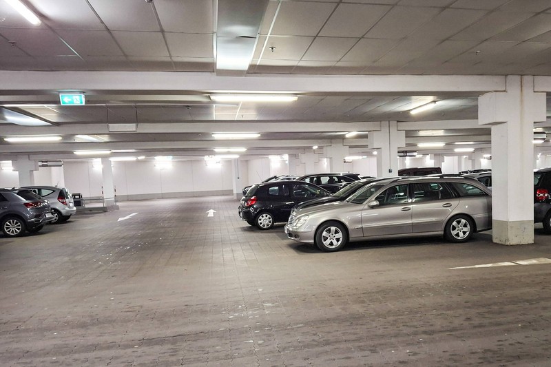 Wenn es um Tiefgaragen geht, sind die Parkplätze meistens sehr eng.