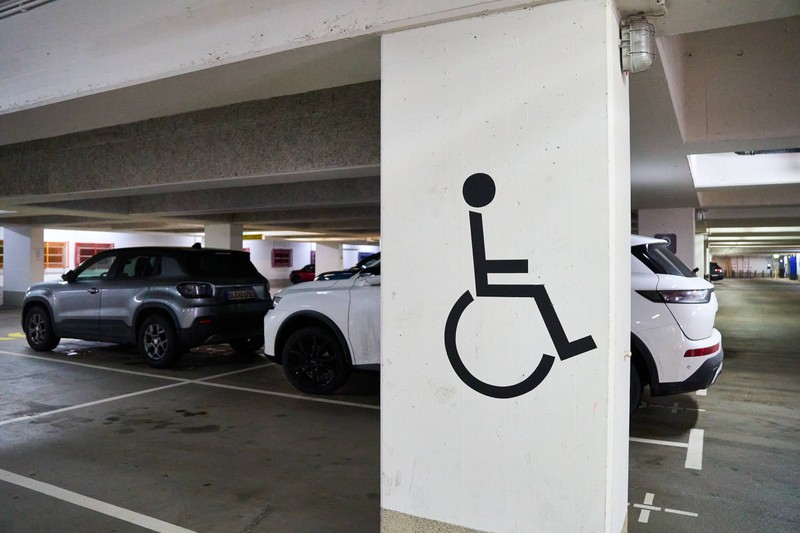 Nicht jeder sollte auf einem Behindertenparkplatz parken.
