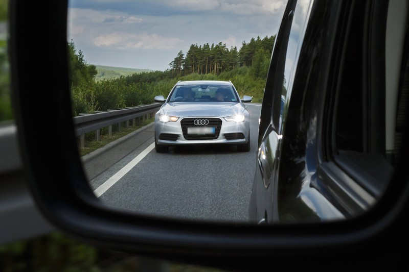 Die Regel mit der Nötigung, sofern die Lichthupe benutzt wird, ist ein Mythos.