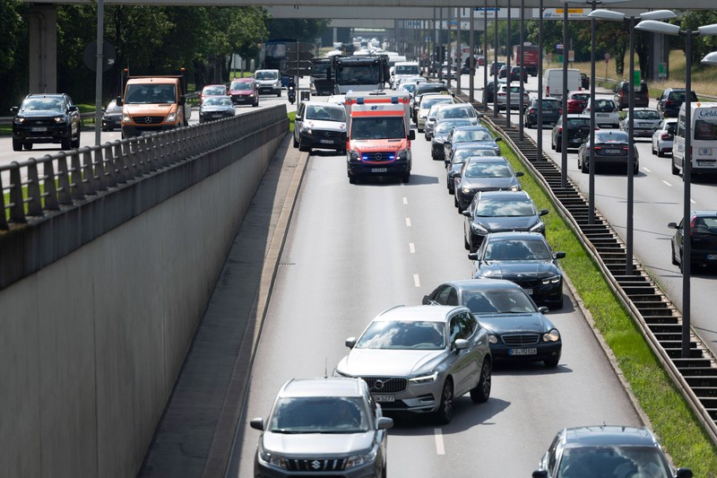 Es ist ein Mythos, dass die Rettungsgasse erst gebildet werden soll, sobald die Rettungskräfte vor Ort sind.