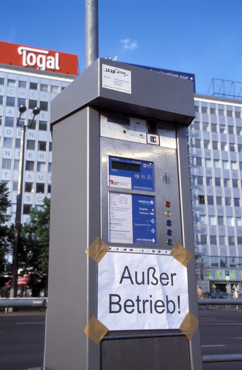 Zu den Mythen im Straßenverkehr zählt, dass man umsonst parkt, wenn der Parkscheinautomat defekt ist