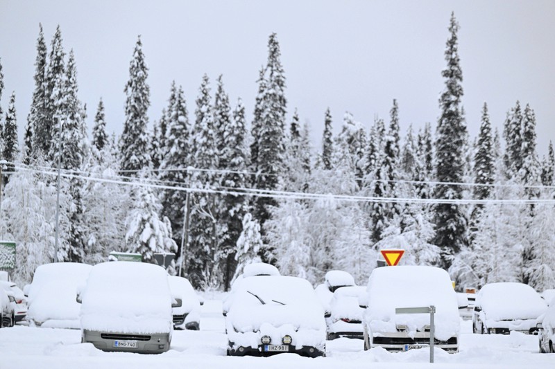 Bei Schnee und Glätte solltest du unbedingt vorsichtig fahren.