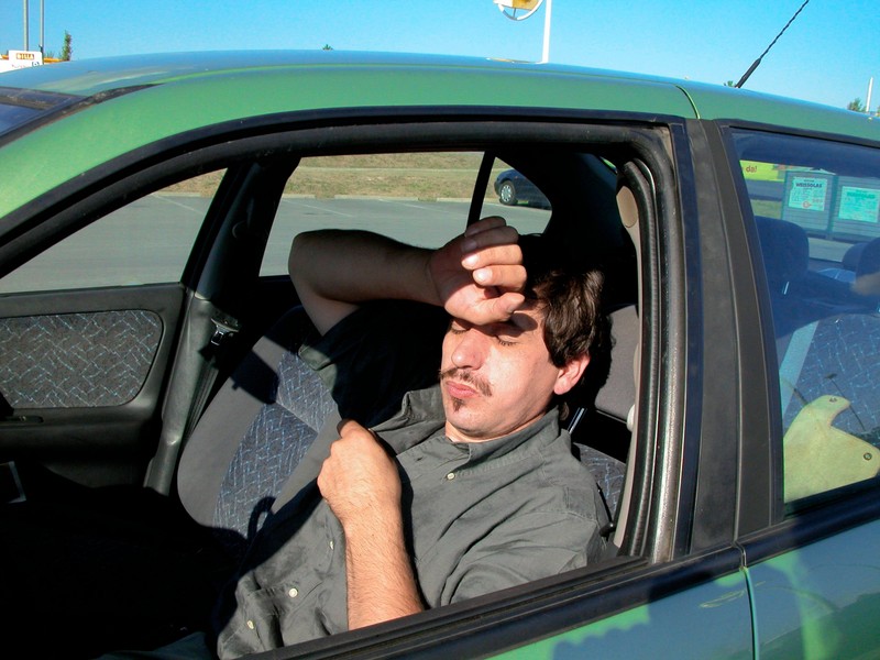 Man bekommt ein ganz schönes Bußgeld, wenn man den Motor einfach laufen lässt.