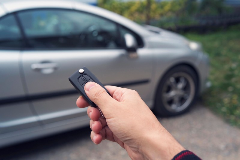 Durch den Autoschlüssel-Trick verschwindet die Hitze im Auto.