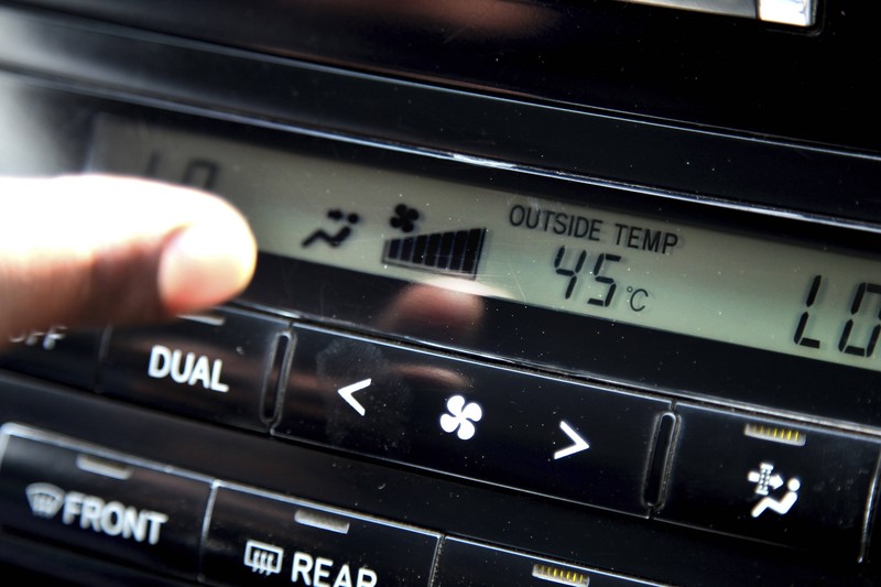 Trotz Hitze: Dann solltest die Heizung im Auto kräftig aufdrehen.