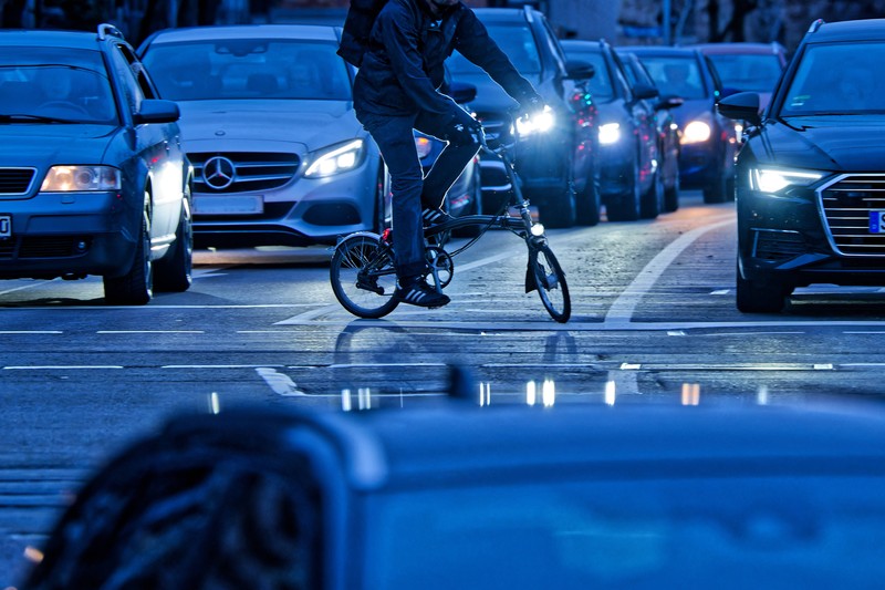 Wann darf man mit dem Fahrrad an der Ampel überholen?
