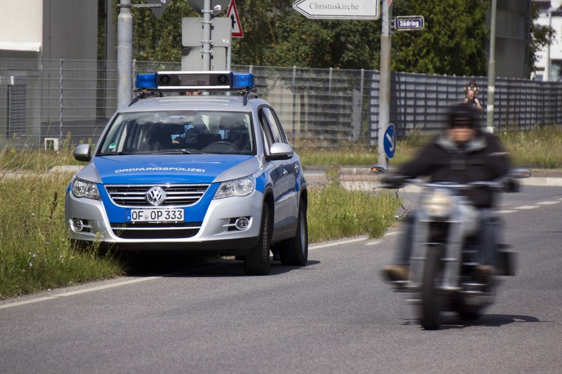 Symbolbild: Im württembergischen Ellwangen wurde ein Raser von der Polizei gestoppt, der statt mit den erlaubten 100 km/h mit satten 217 km/h gemessen wurde.