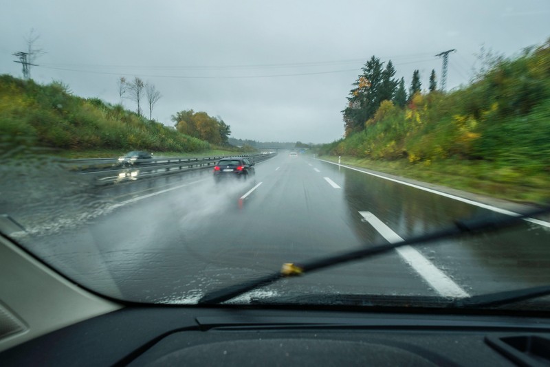 Aquaplaning kann für viele Menschen eine Herausforderung sein, aber mit dem Tipp wird es dir gelingen es zu meistern.