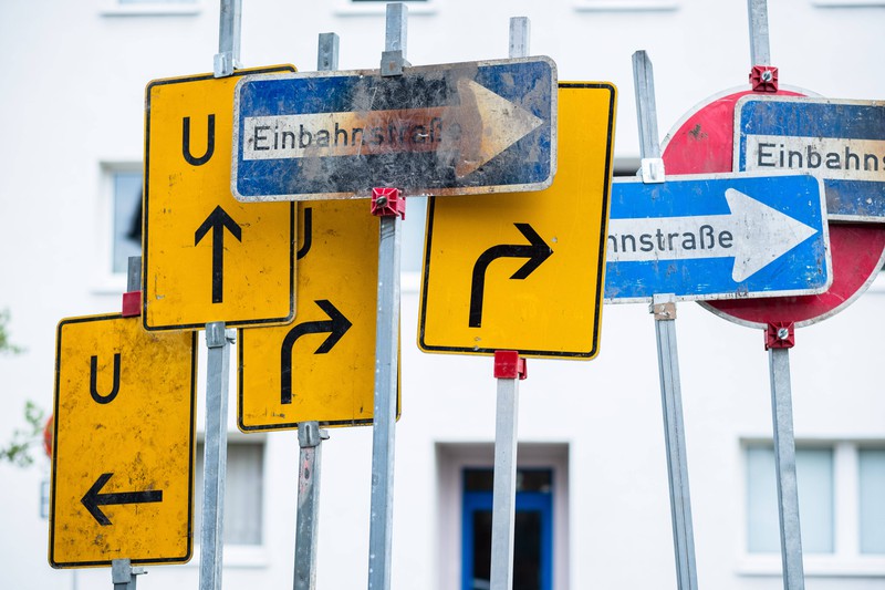 Wieso gibt es eigentlich so viele Verkehrsschilder in Deutschland?