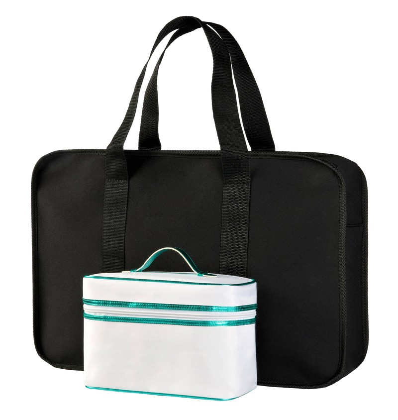 Eine Kosmetiktasche kann super praktisch sein