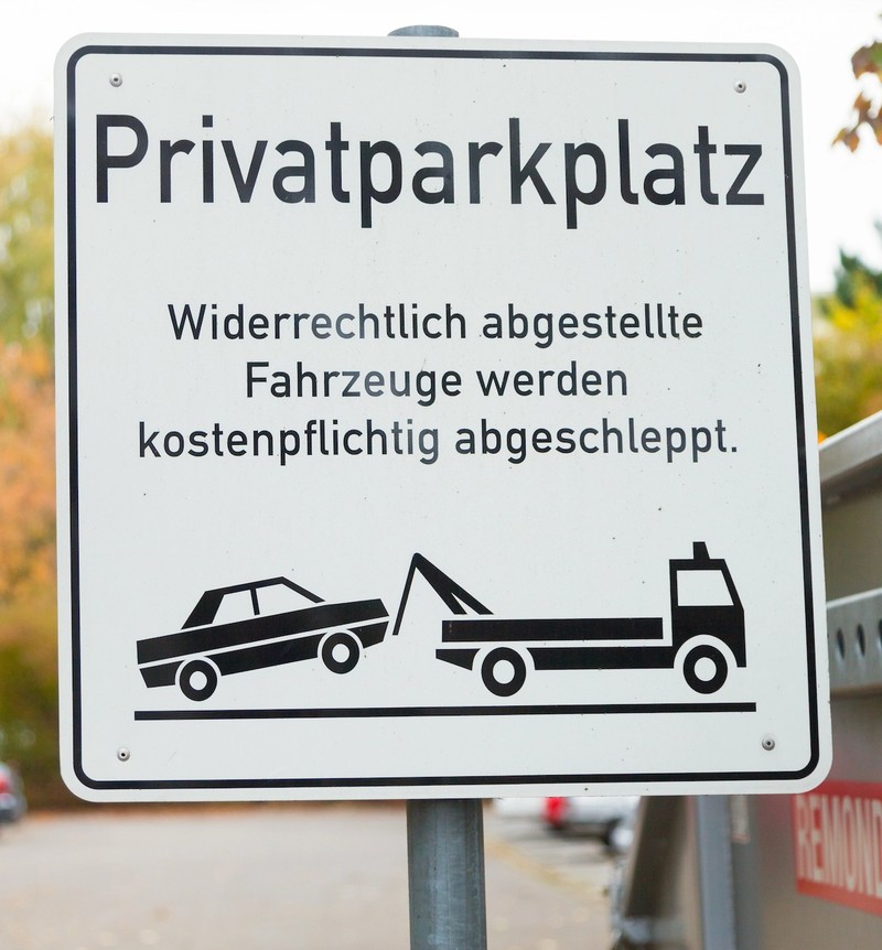 Das kannst du tun, wenn jemand unbefugt auf deinem Parkplatz steht.