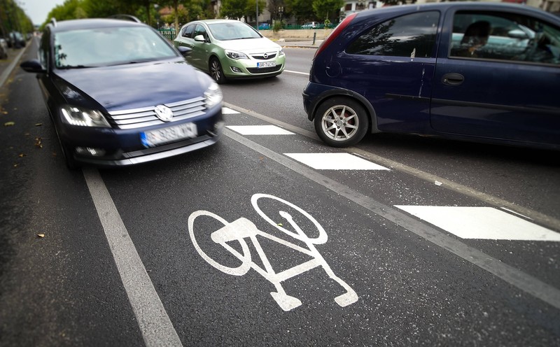 Es ist ziemlich teuer, wenn man als Autofahrer auf dem Radfahrstreifen parkt.