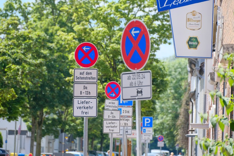 Wenn ein neues Park- oder Halteverbot erlassen wird, darf dein Auto nach drei Tagen abgeschleppt werden.