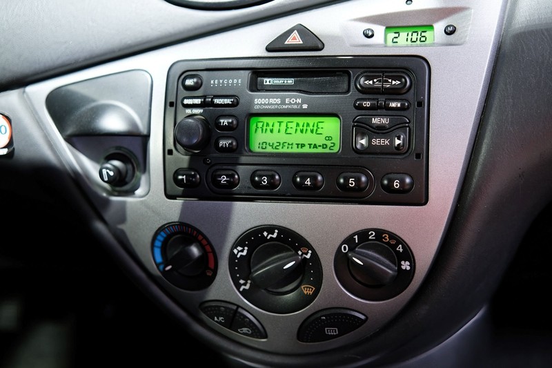 Auto-Radios werden mittlerweile immer mehr zu Multi-Media-Systemen, die auch mit Smartphones verbunden werden können.