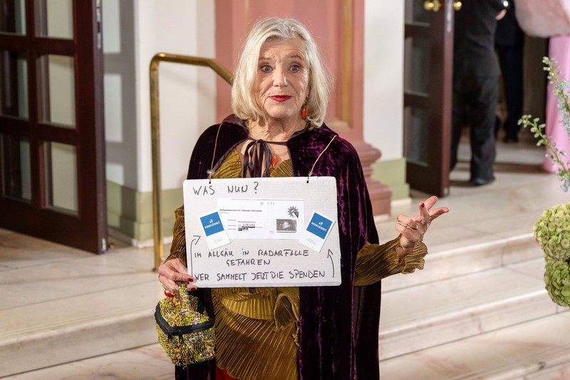 Jutta Speidel hat ihren Führerschein verloren, wodurch sie ihrem sozialen Engagement vorübergehend nicht mehr nachgehen kann.