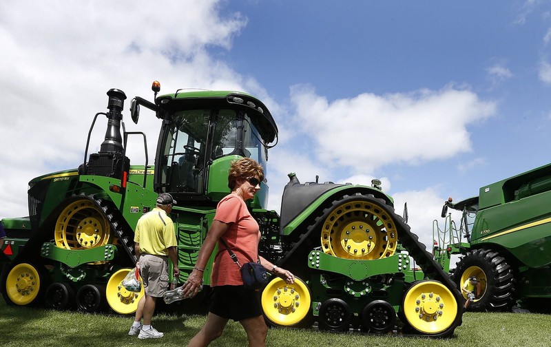 Neben dem Big Bud 747 kann sich der Traktor John Deere 9RX sehen lassen. 