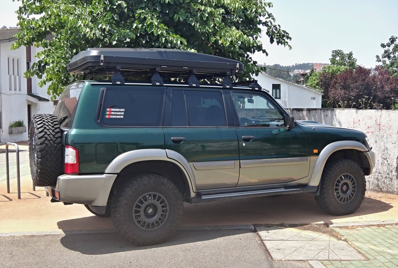Der Nissan Patrol ist ein beliebtes Auto in Wüstenregionen.